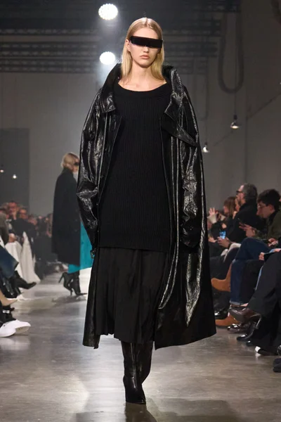 Look 50